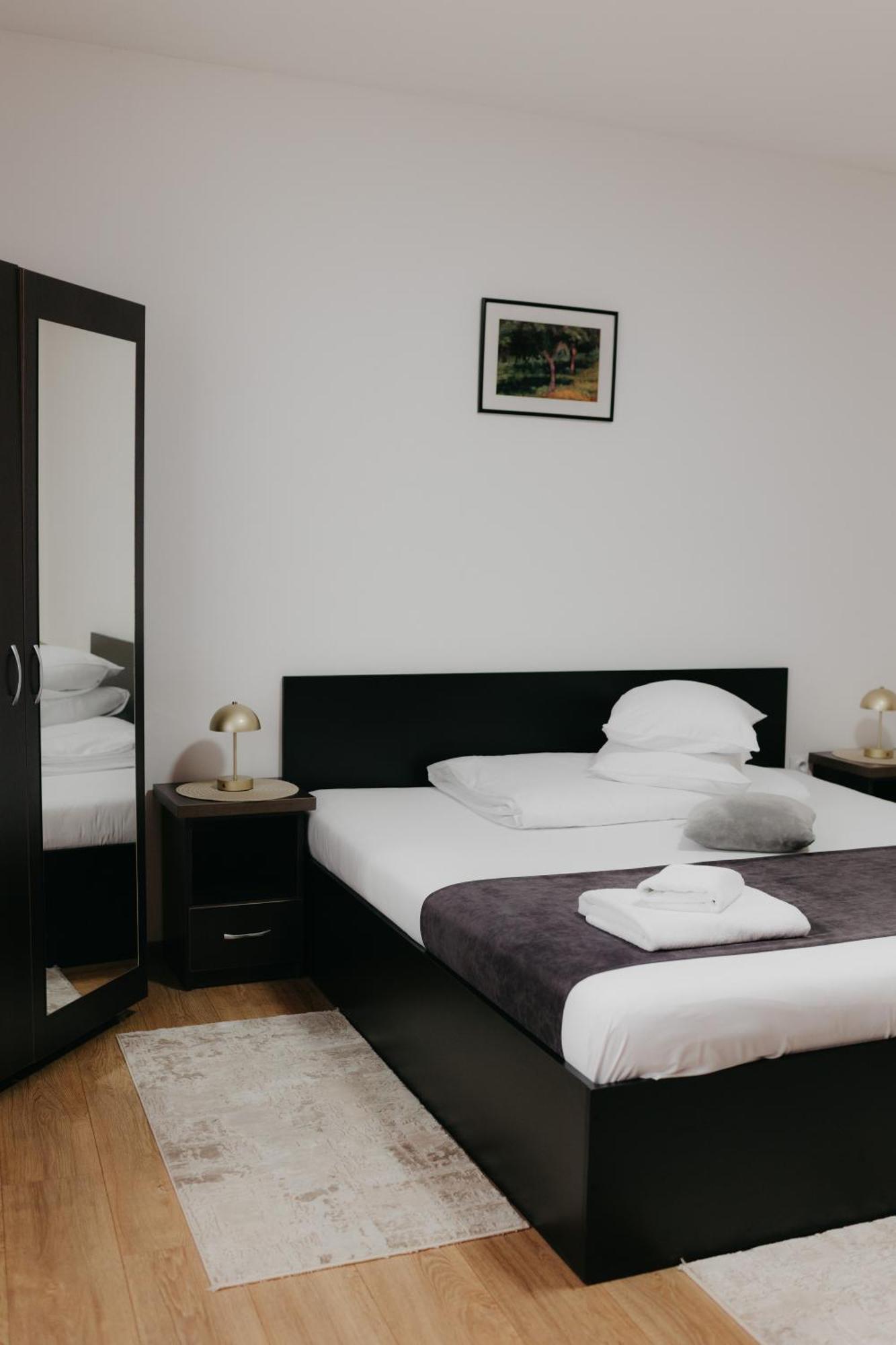 Pensiunea Pictorilor Bed & Breakfast