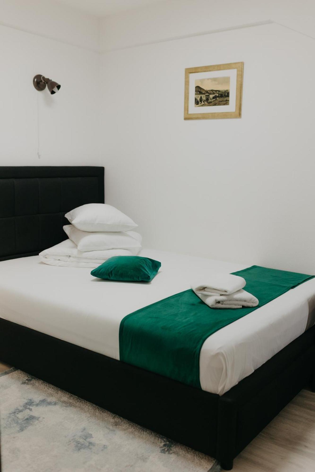 Pensiunea Pictorilor Bed & Breakfast